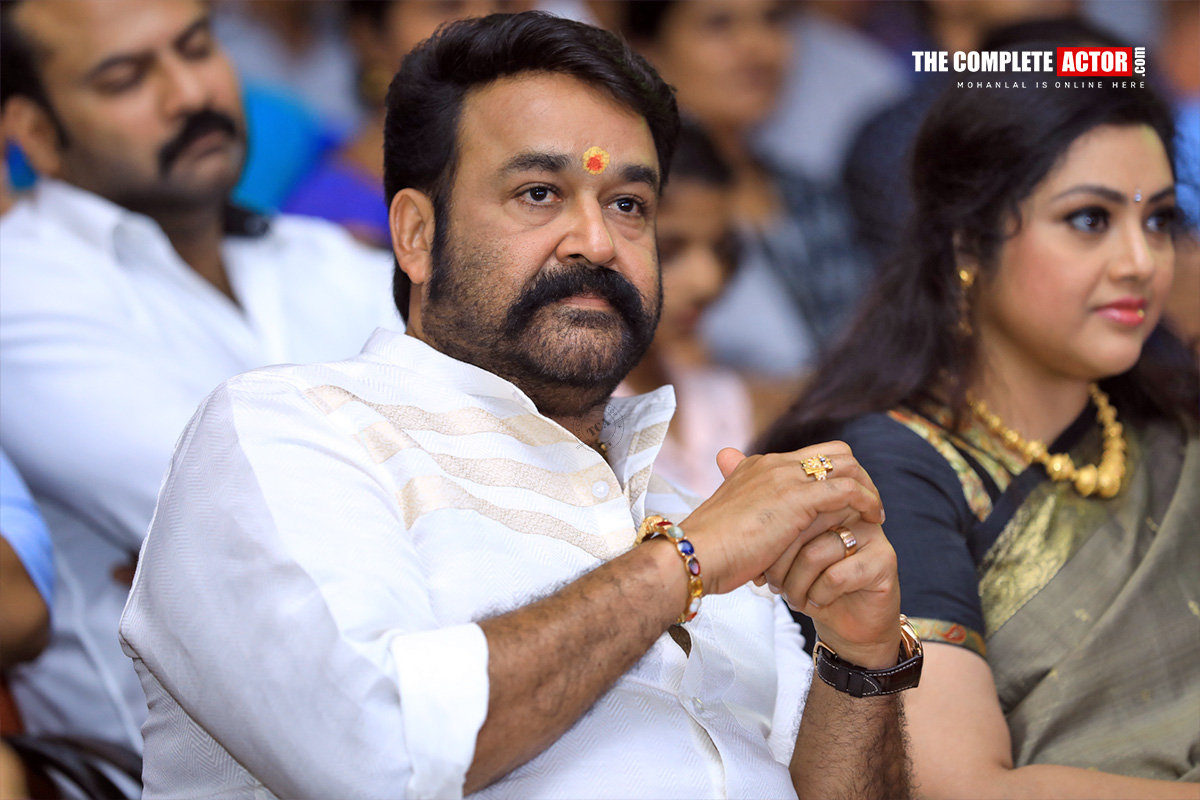 Munthirivallikal Thalirkkumbol