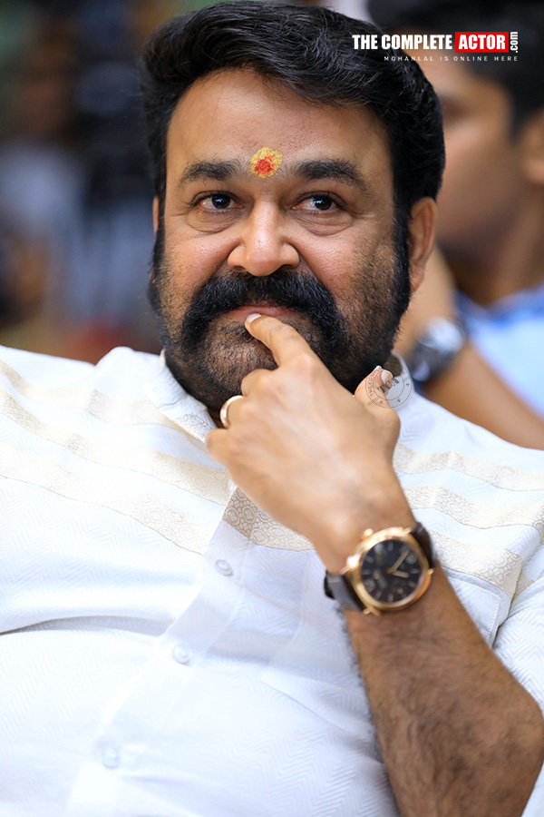 Munthirivallikal Thalirkkumbol